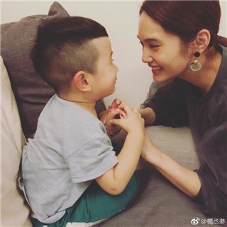 杨丞琳喜欢小孩子 网友向李荣浩催婚