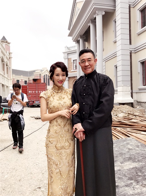 众星亮相《远大前程》 李念复古旗袍装有气质