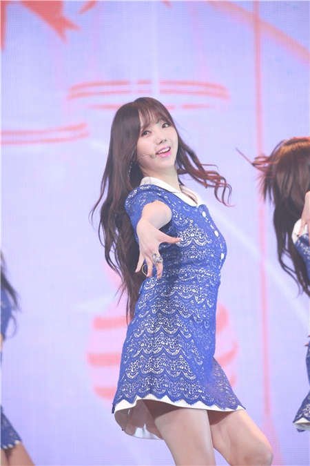 女团Lovelyz在首尔BLUE SQUARE举行了第四张迷你专辑《Fall in Lovelyz》媒体SHOW CASE