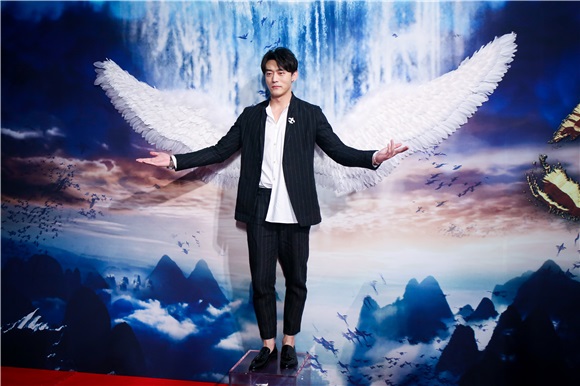 〈Yes 北京现场〉《鲛珠传》首映众星齐聚 张靓颖曝导演笑王大陆嘴大