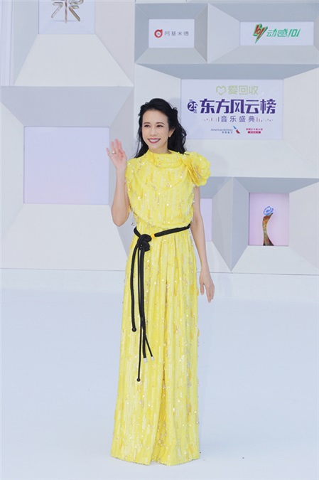 莫文蔚斩获东方风云榜终极大奖 喜迎二十五周年开门红