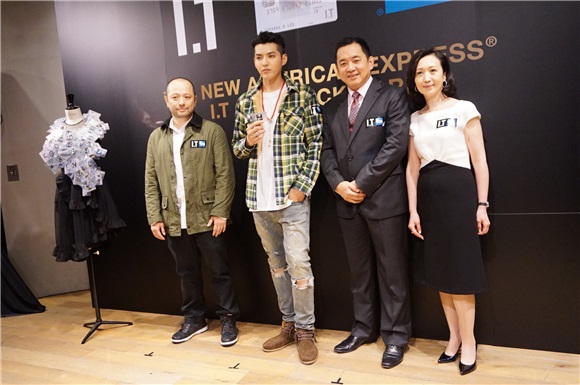 吴亦凡出席信用卡发布会