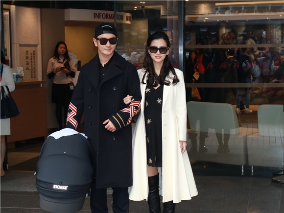 黄晓明baby携子出院跟媒体道谢 夫妻二人显倦容却难掩幸福