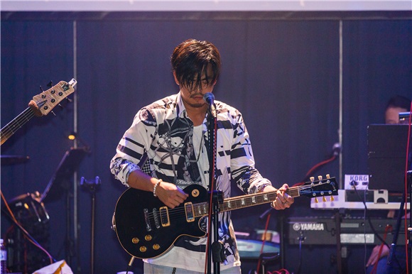 柯有伦「飞FLY」Live演唱会 与林芯仪初次合作默契爆棚