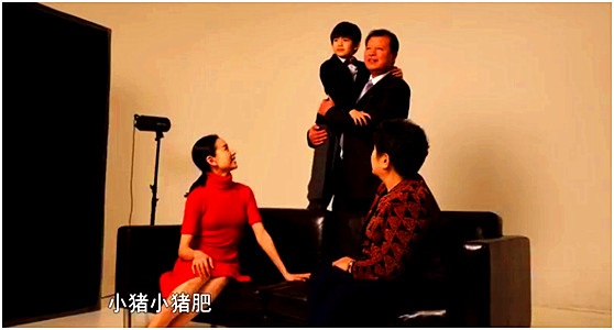 董洁再披婚纱明艳动人 鬼马顶顶惊喜献花