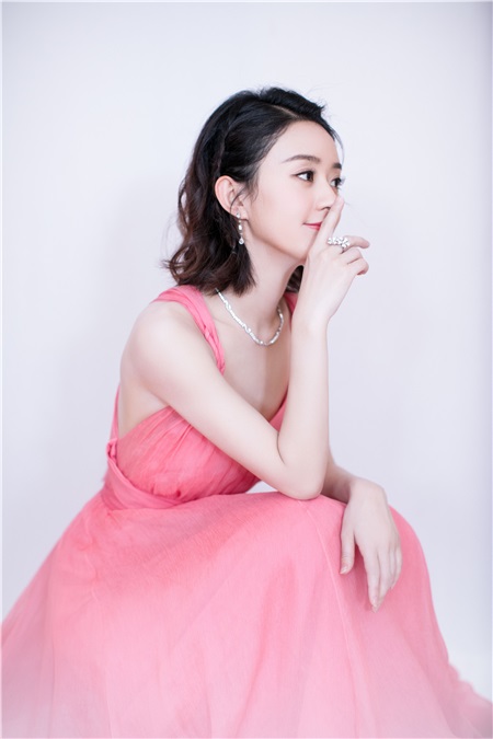《西游记女儿国》全球首映礼人气爆棚 赵丽颖穿粉色礼裙春意满满