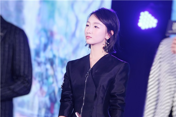 周冬雨李准基阮经天首同台 三人组互动幽默