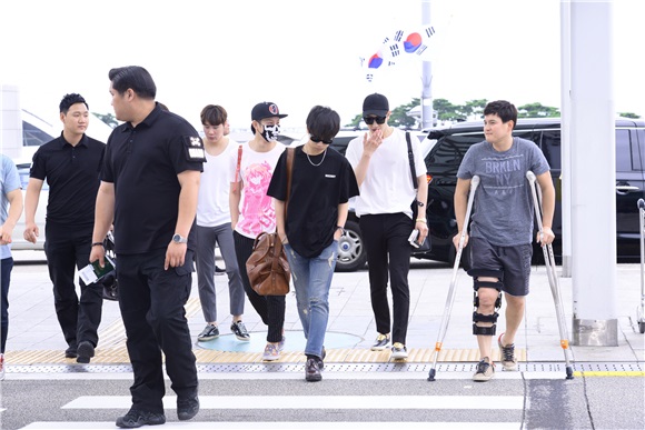 少女时代与SuperJunior成员金希澈、艺声周觅参加日本演唱会