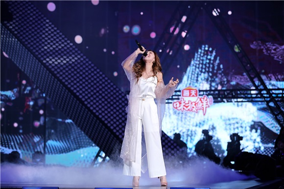 被张艺兴挑中的女孩 许靖韵一首《致青春》征服全场
