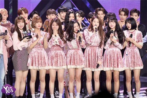 韩国Kriesha Chu、VOISPER、TRCNG、MXM等歌手在首尔SBS电视台参加了SBS MTV《The show》节目的现场直播