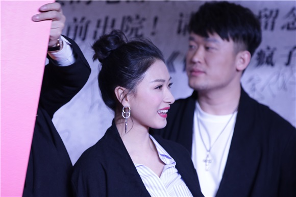 《你好疯子》首映礼红毯星光熠熠 陈建斌夏雨集体「放疯」
