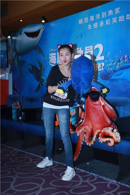 小S包场邀喜愿协会病童看《海底总动员2:多力在哪儿?》。
