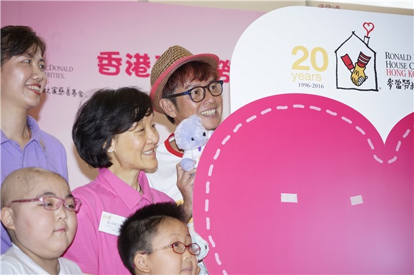 谭咏麟、陈慧娴、江海迦出席慈善基金发布会