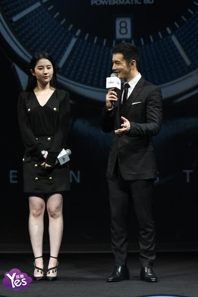 〈Yes 上海现场〉黄晓明刘亦菲共同出席活动 利落黑色装扮帅气满屏