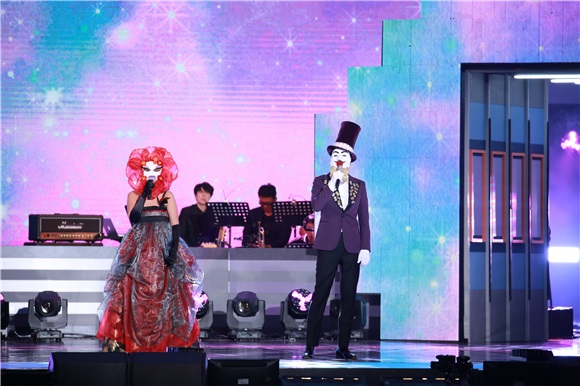 2016 DMC FESTIVAL《假面歌王》举行舞台 李在恩、Dana、金九拉、KCM等出席