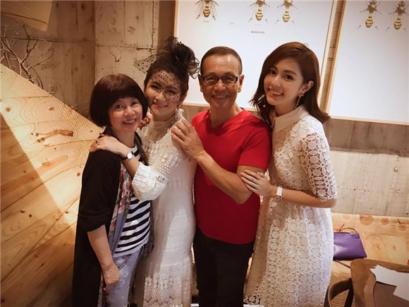 Selina姊妹祝福任爸父亲节快乐 搞笑感性全都录