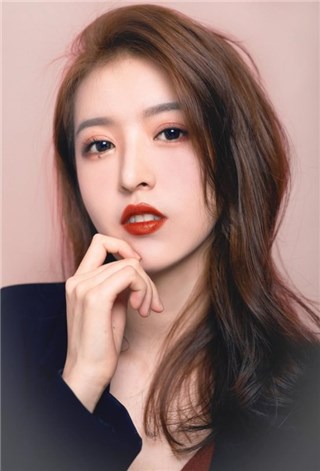 一只白