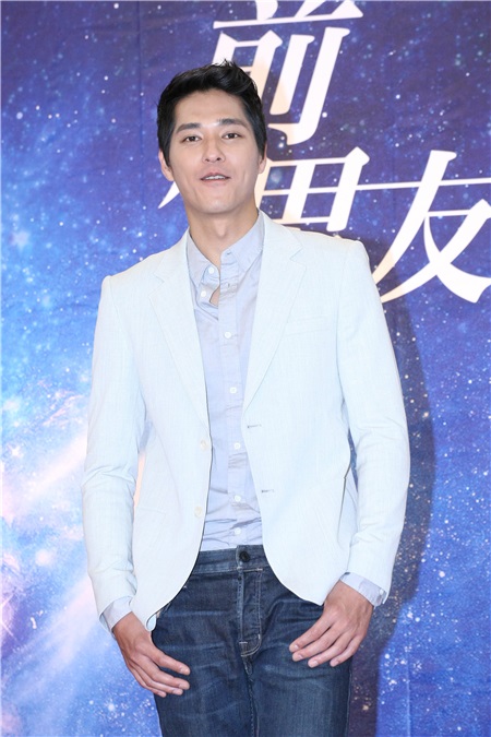 杨丞琳、蓝正龙等出席《前男友不是人》开镜记者会