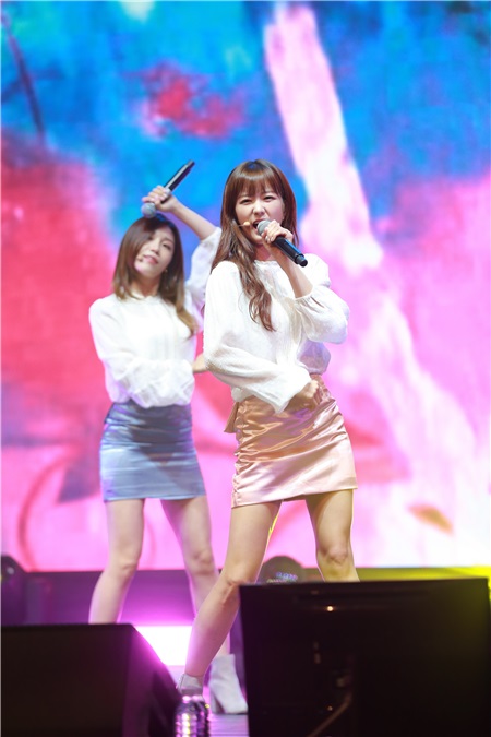 Apink举办《Pink Revolution》Showcase:回归的清纯Idol