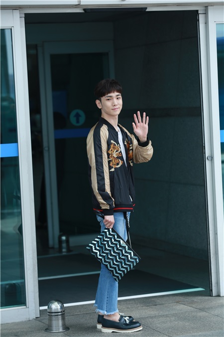 SHINee成员Key韩国仁川机场出国