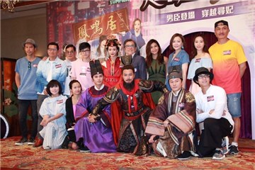 〈Yes香港现场〉王君馨婚宴後首曝光为《超时空男臣》宣传 萧正楠拍片受伤正在复原中
