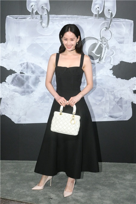 徐熙娣、吴慷仁、锦荣出席艺术展览开幕酒会