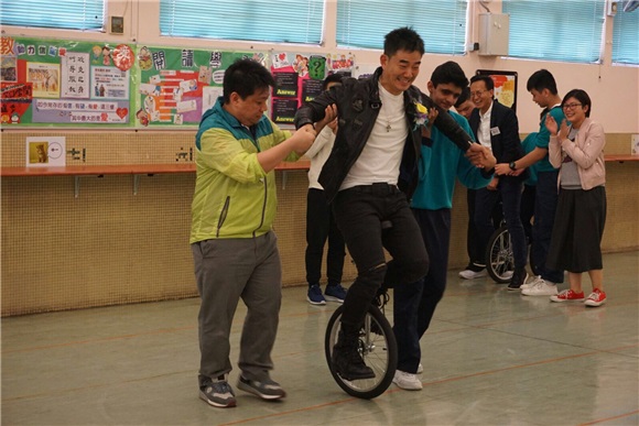 任贤齐参与学校公益活动