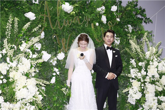 演员朱相昱、车艺莲举行婚礼