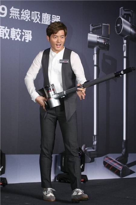 宥胜敬业赚奶粉钱 惊曝:老婆现正待产中