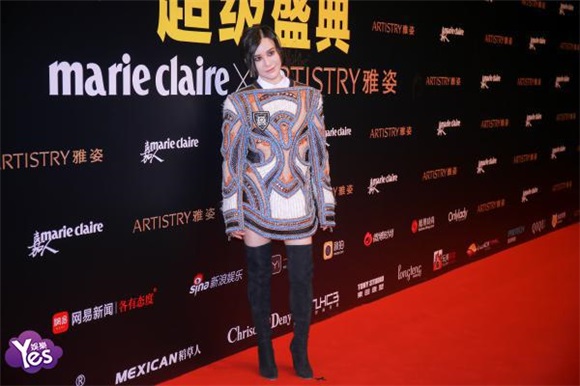 易烊千玺杨幂唐嫣Angelababy刘亦菲等出席嘉人盛典