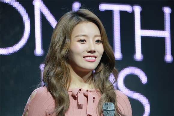女团MelodyDay举行迷你2辑《KISS ON THE LIPS》发售showcase