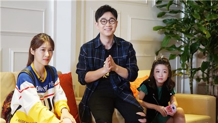 大鹏与“密友”悦悦在一起