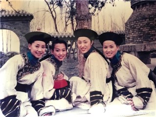 陈法蓉晒了韦小宝与老婆们着照片 粉丝夸赞太经典