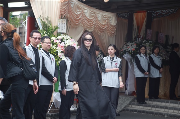 〈Yes 台北现场〉王祖贤现身父亲告别式 坦言不再复出荧幕