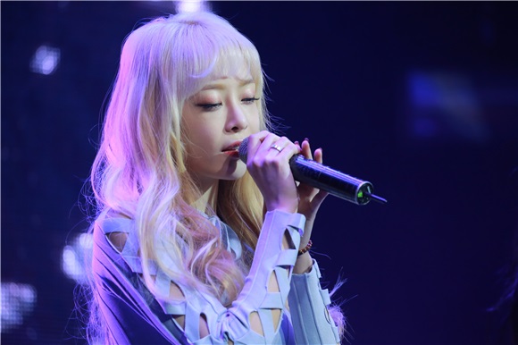 女团MelodyDay举行迷你2辑《KISS ON THE LIPS》发售showcase