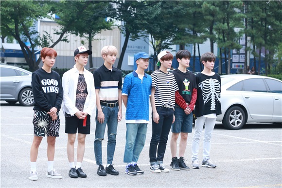 KBS2《音乐银行》彩排 EXO、VIXX、宇宙少女、I.O.I、泫雅等参加