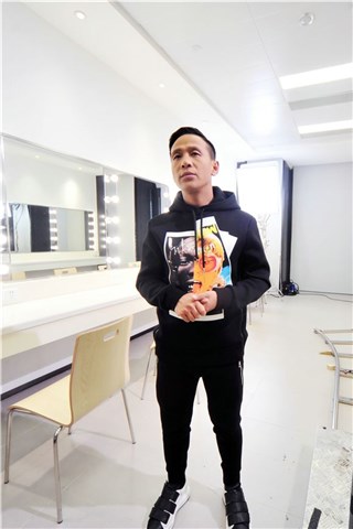 睥睨众生的宝哥