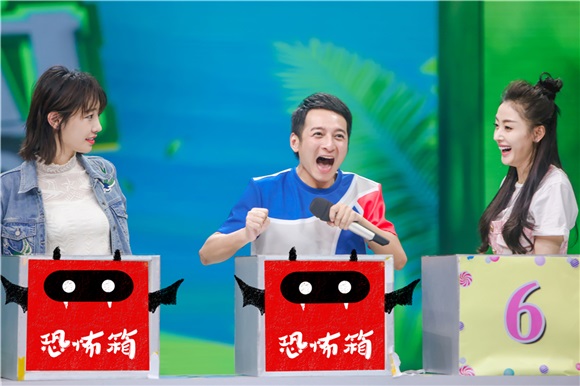 岳云鹏挑战杨洋大玩自拍秀 邓超魔性配音恶搞孙俪