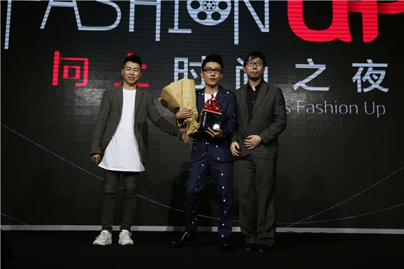2016年6月13日「 Fashion Up」向上时尚之夜在上海LAVIN玫瑰里举行。国际名媛帕丽斯·希尔顿(Paris Hilton)等200余位国内外娱乐明星、业界大佬及精英名流与会。
