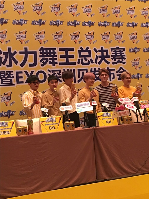 〈Yes 深圳现场〉EXO亮相冰力舞王发布会 清爽少年团帅出新高度