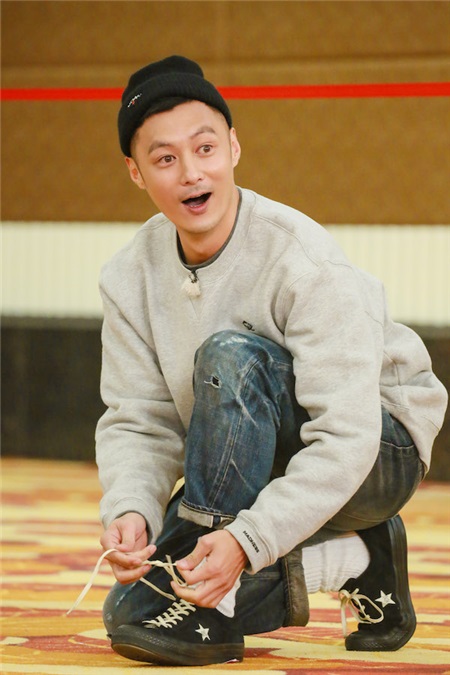 余文乐《二十四小时》模仿「张志明」 与白敬亭上演「塑料兄弟情」