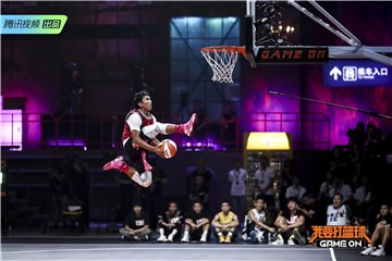 “云南滑翔机”矣进宏飞翔扣篮