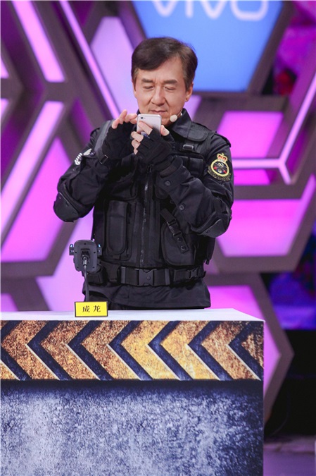 成龙《快本》集结飞虎 王凯黄子韬王大陆上演制服诱惑