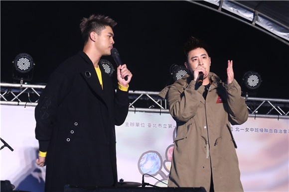 潘伟柏出席北一女校庆演唱会表演