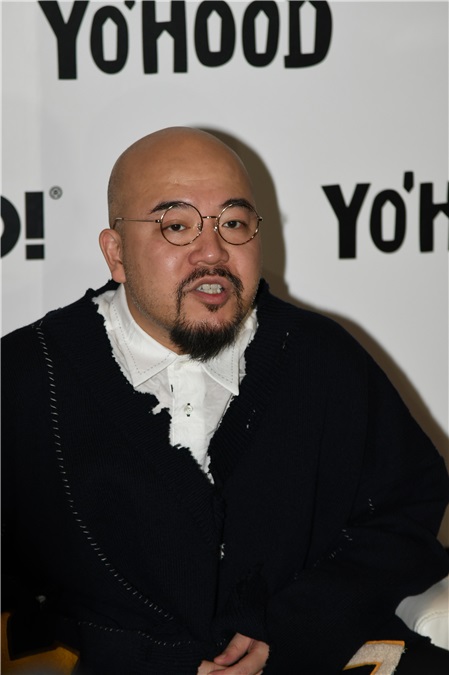 莫文蔚、黄伟文等现身「YO’HOOD全球潮流新品嘉年华」后台