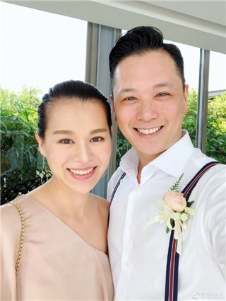 胡杏儿忍不住晒娃 因为太喜欢了!