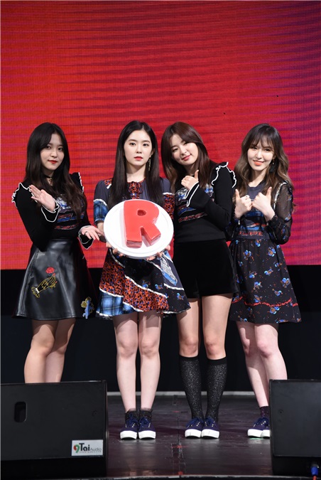 韩国大势女团Red Velvet举办媒体见面会