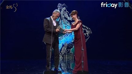 金马53／李心洁田壮壮同框颁奖 深色礼服梳头显老态
