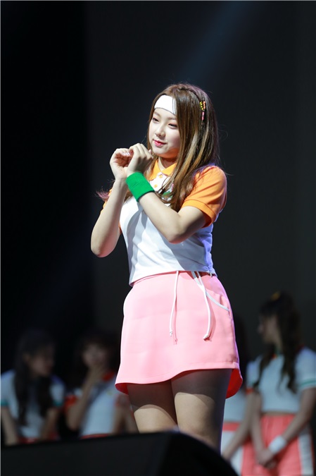 女团I.O.I举行回归Showcase