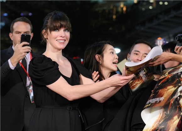 蜜拉乔娃维琪、导演保罗安德森出席《恶灵古堡最终章》台北首映会